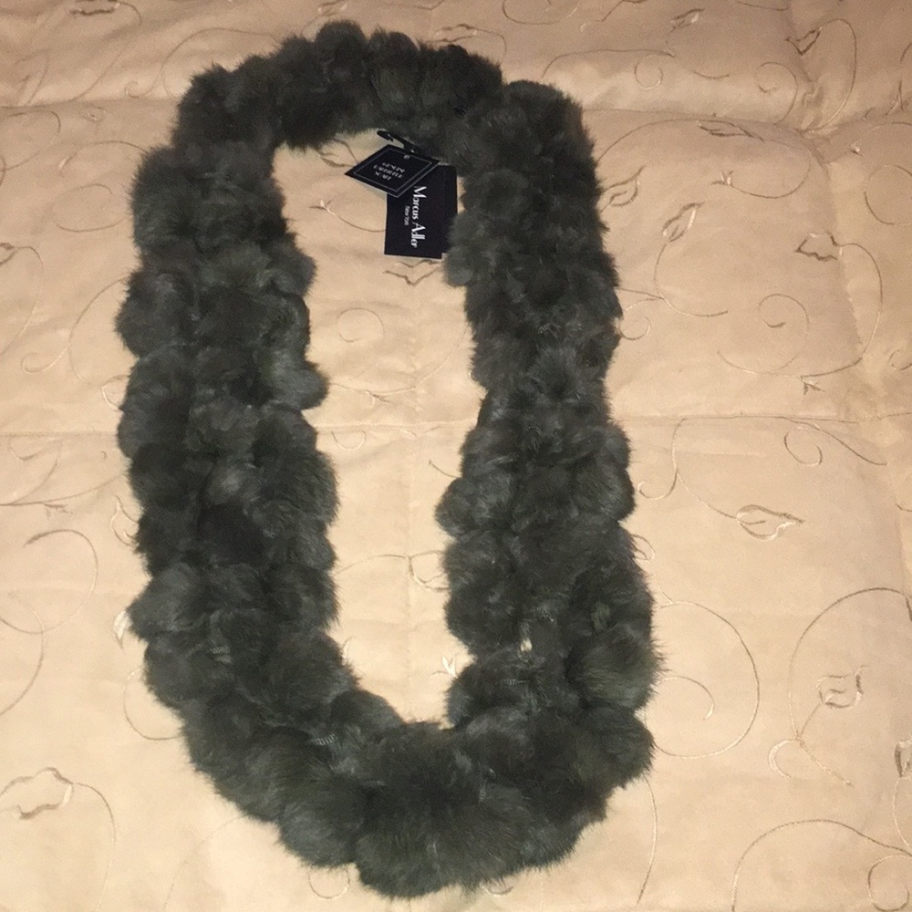 💚NWT Marcus Adler Rabbit Fur Infinity Scarf - Picture 5 of 9